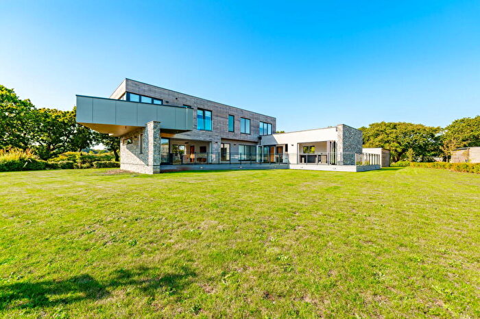 4 Bedroom Detached House For Sale In Yachthaven, Hayling Island, PO11