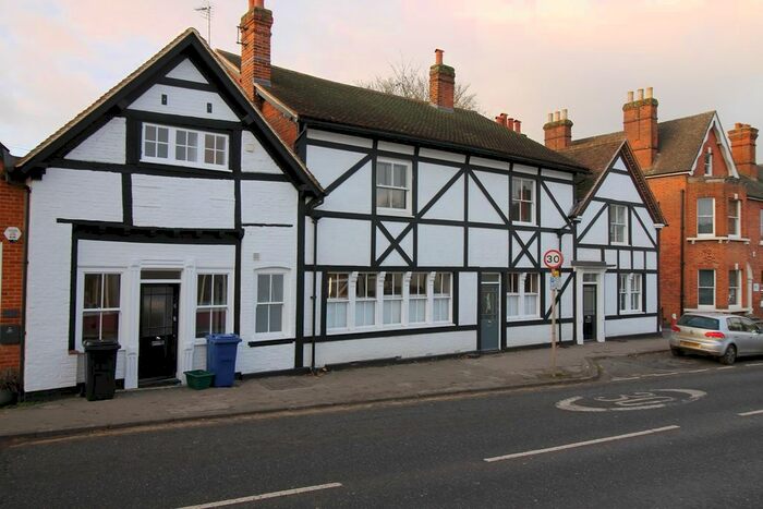 2 Bedroom Flat To Rent In High Street, Hartley Wintney, Hook, RG27