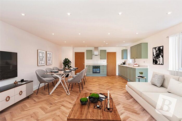 3 Bedroom Semi-Detached House For Sale In King Edward Avenue, Rainham, RM13