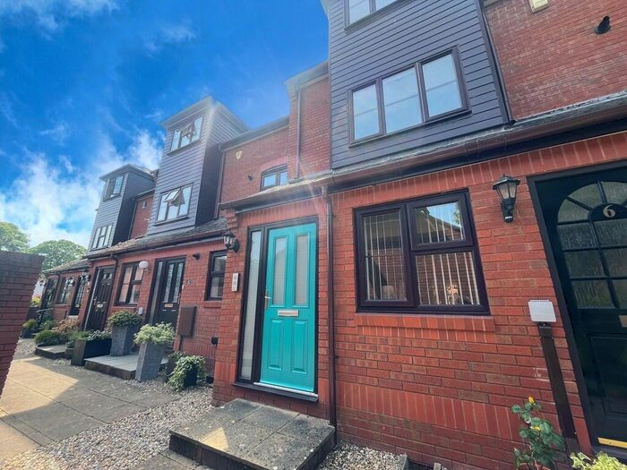 3 Bedroom Barn Conversion To Rent In Pitts Court, Old Mill Close, EX2