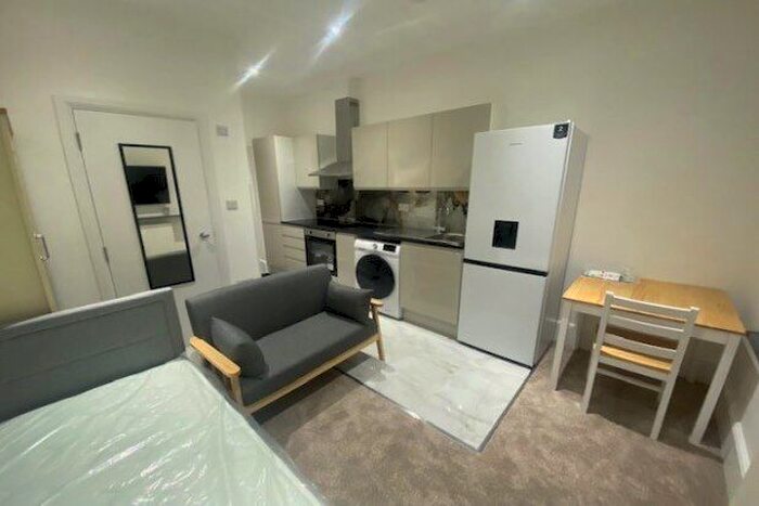 Studio To Rent In Glendalough, Sidcup, DA14