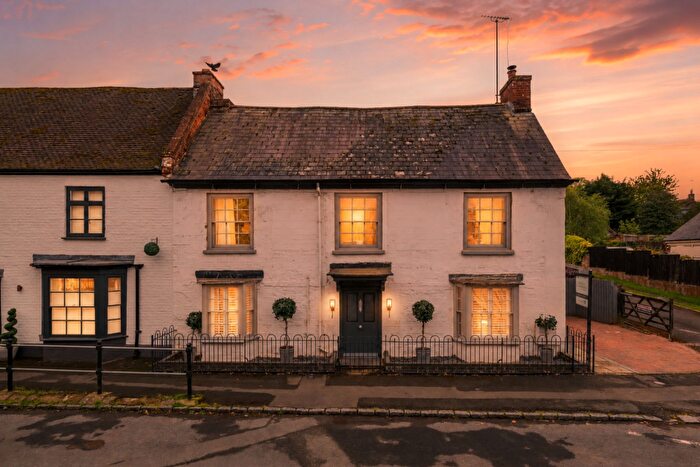 5 Bedroom Cottage For Sale In Main Street, Tingewick, MK18