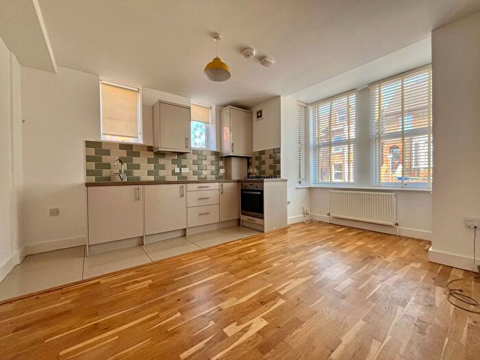 1 Bedroom Flat To Rent In Park Road, Sittingbourne, ME10