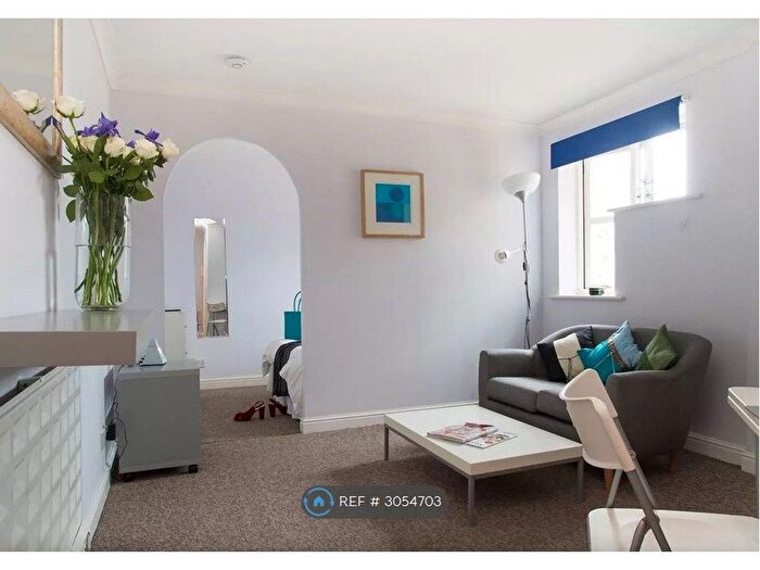 1 Bedroom Flat To Rent In Transom Close, London, SE16