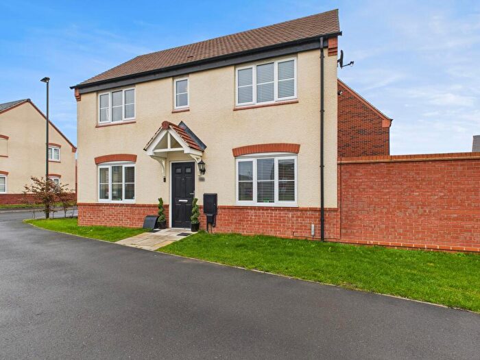 3 Bedroom Detached House For Sale In Featherstone Road, Boulton Moor, DE24