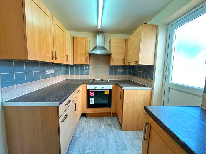 3 Bedroom Property To Rent In Garfield Road, London, E13
