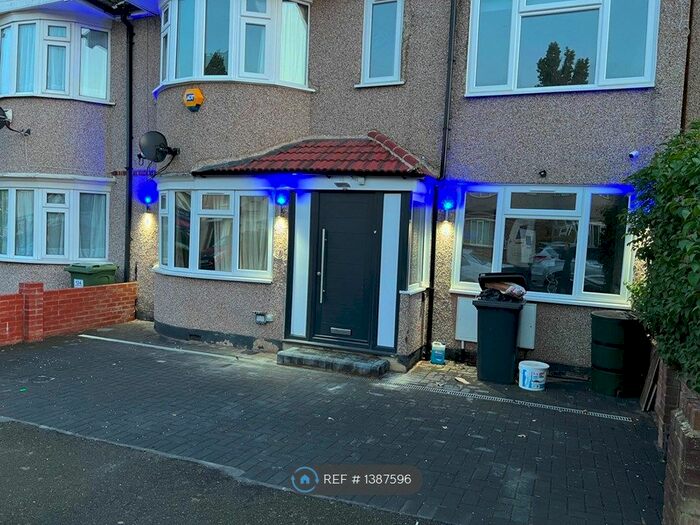 4 Bedroom Terraced House To Rent In Beverley Road, Ruislip, HA4