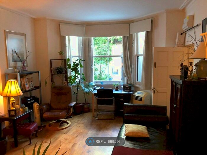 Studio To Rent In Philbeach Gardens, London, SW5