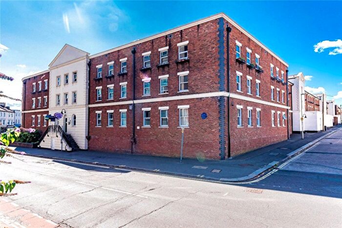 1 Bedroom Flat For Sale In Birchett Road, Aldershot, Hampshire, GU11