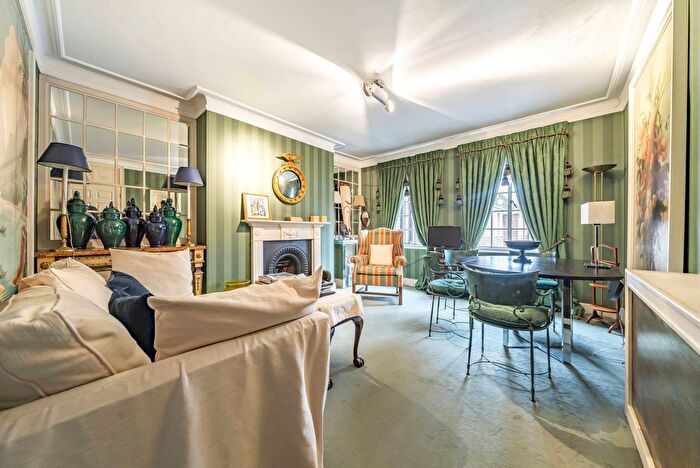2 Bedroom Flat For Sale In Wimbledon Park Side, Wimbledon Common, London, SW19