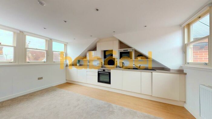 2 Bedroom Flat To Rent In Hill Top Road, Oxford, Oxfordshire, OX4