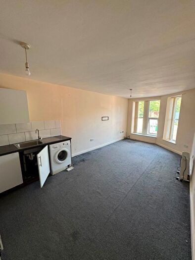 2 Bedroom Flat To Rent In Carr Street, Batley, WF17