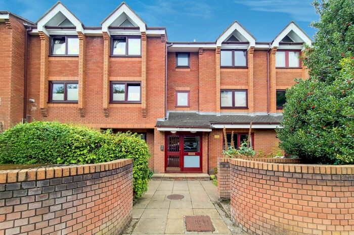 1 Bedroom Flat To Rent In Meers Court, Langham Road, Wimbledon, London, SW20