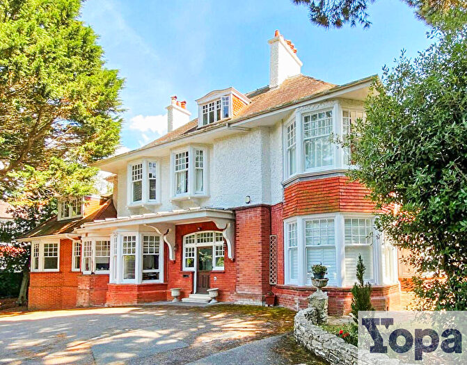 2 Bedroom Flat For Sale In West Overcliff Drive, Bournemouth, BH4