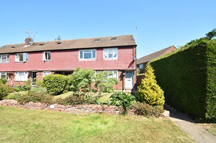 3 Bedroom Maisonette For Sale In Pinewood Green, Iver, Buckinghamshire, SL0