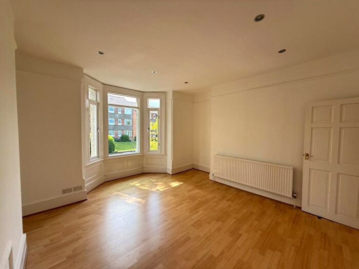 2 Bedroom Duplex To Rent In Somerset Road, New Barnet, Barnet, EN5