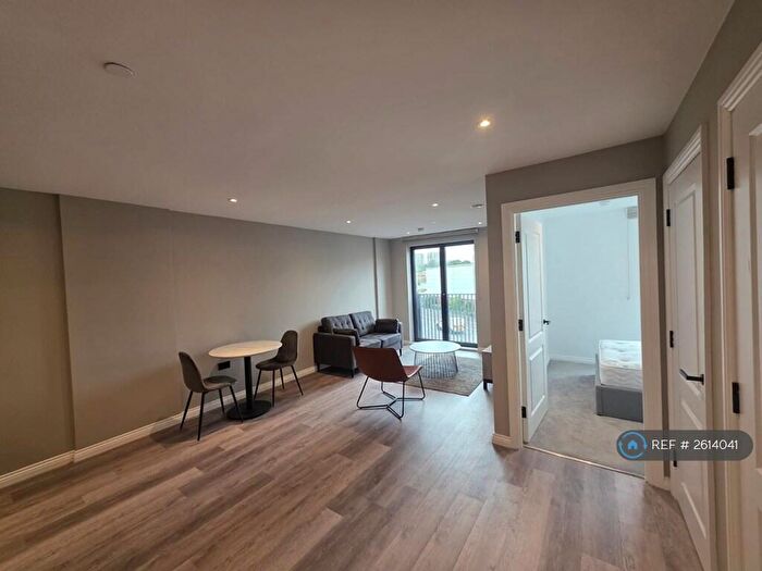 1 Bedroom Flat To Rent In Springwell Gardens, Leeds, LS12