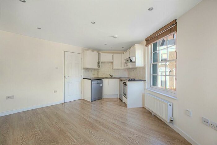 1 Bedroom Apartment To Rent In Clerkenwell Green, London, EC1R