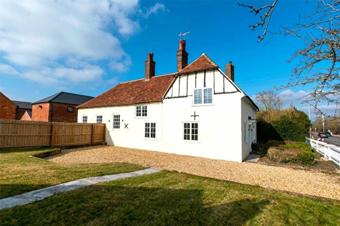4 Bedroom Detached House For Sale In Watling Street, Hockliffe, Bedfordshire, LU7