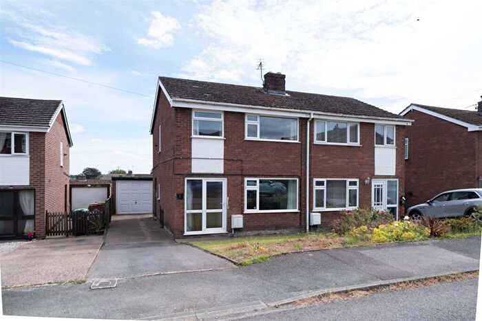 3 Bedroom Semi-Detached House For Sale In Oathills Drive, Tarporley, CW6