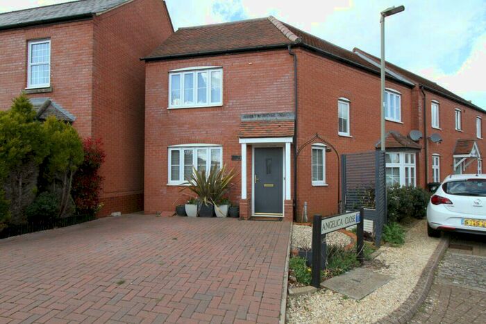 3 Bedroom Semi-Detached House To Rent In Meadowsweet Way, Banbury, Oxon, OX16