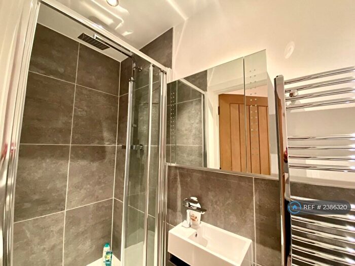 1 Bedroom Flat To Rent In Bellfield Road, High Wycombe, HP13