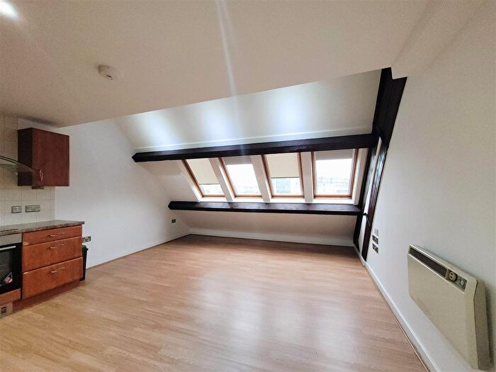 2 Bedroom Flat To Rent In Colonial Building, - Sunbridge Road, Bradford, BD1
