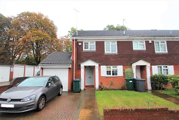 3 Bedroom House To Rent In Mossborough Close, North Finchley, N12