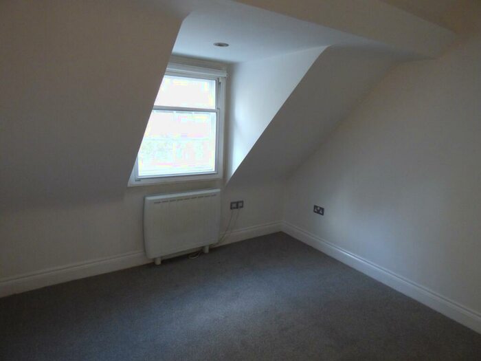 3 Bedroom Flat To Rent In Queens Street, Colchester Town Centre, Colchester, CO1