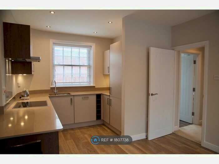 1 Bedroom Flat To Rent In South Street, Farnham, GU9