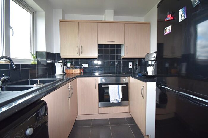 2 Bedroom Flat To Rent In Heathcroft, Welwyn Garden City, AL7