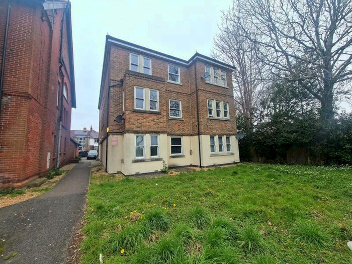 2 Bedroom Flat To Rent In Oliver Court, Gosport, PO12