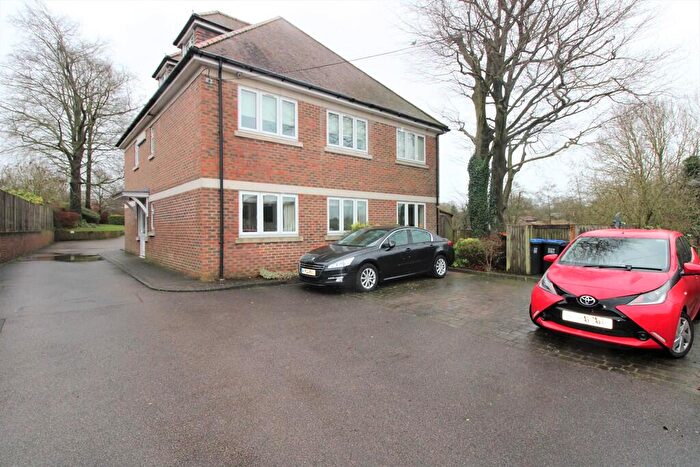 2 Bedroom Flat To Rent In Bluebridge Road, Brookmans Park, AL9