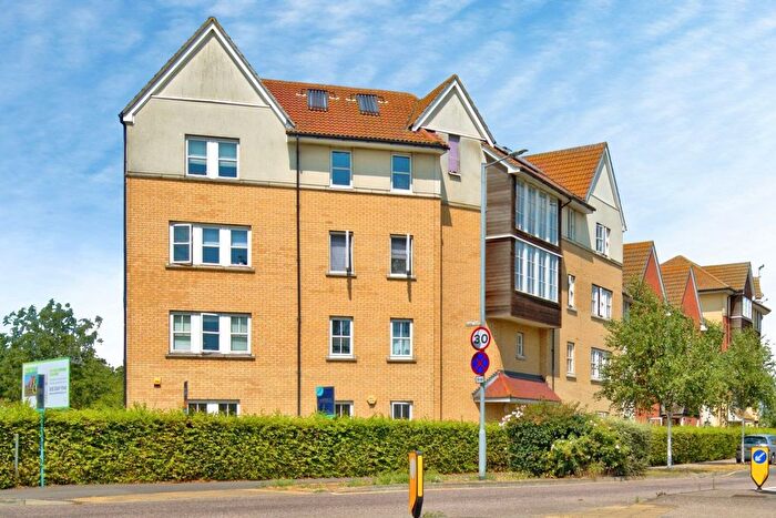 2 Bedroom Flat For Sale In Churchill Avenue, Basildon, SS14