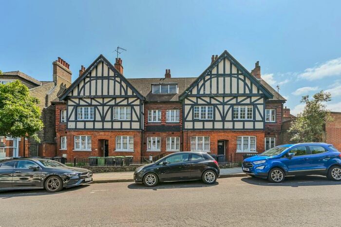 2 Bedroom Flat To Rent In Glebe Road, Hornsey, London, N8