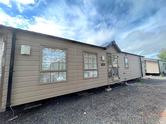 2 Bedroom Park Home To Rent In Claydon, Tewkesbury, GL20