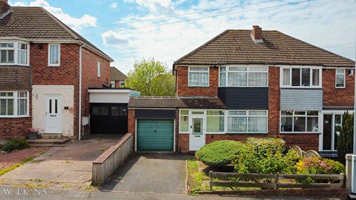 3 Bedroom Semi-detached House For Sale In Primley Avenue, Hockley, Tamworth, Staffordshire, B77