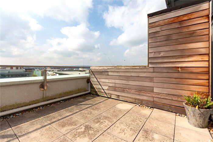 2 Bedroom Apartment For Sale In Deanery Road, City Centre, Bristol, BS1