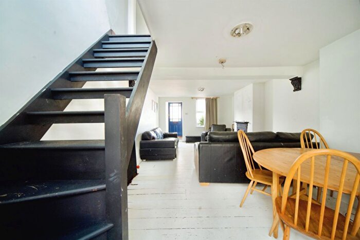 2 Bedroom Semi-Detached House For Sale In High Road, Wormley, Broxbourne, EN10
