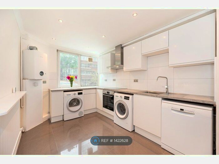 3 Bedroom Flat To Rent In Carey Gardens, London, SW8