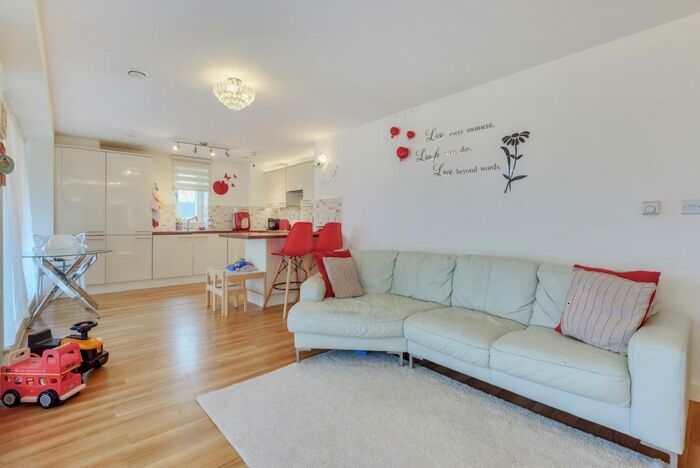 2 Bedroom Flat To Rent In Well Hall Road London, SE9