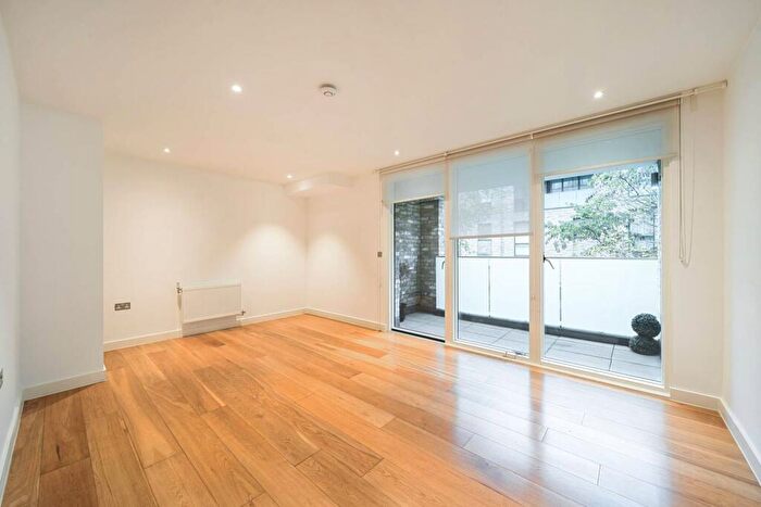 3 Bedroom Flat To Rent In Cambridge Avenue, North Maida Vale, London, NW6