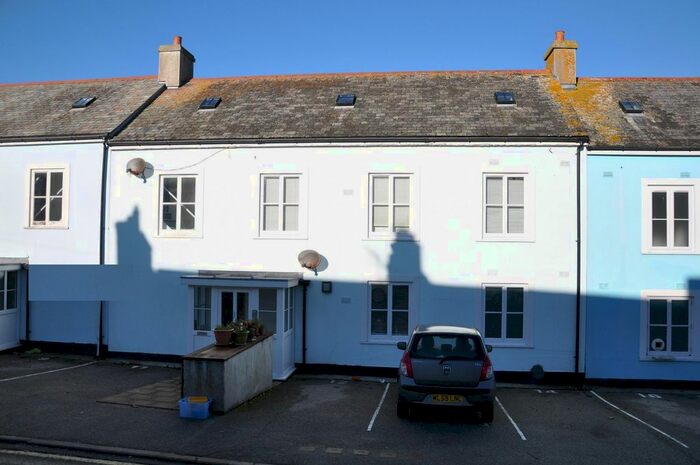 1 Bedroom Flat To Rent In Wellington Gardens, Falmouth, TR11