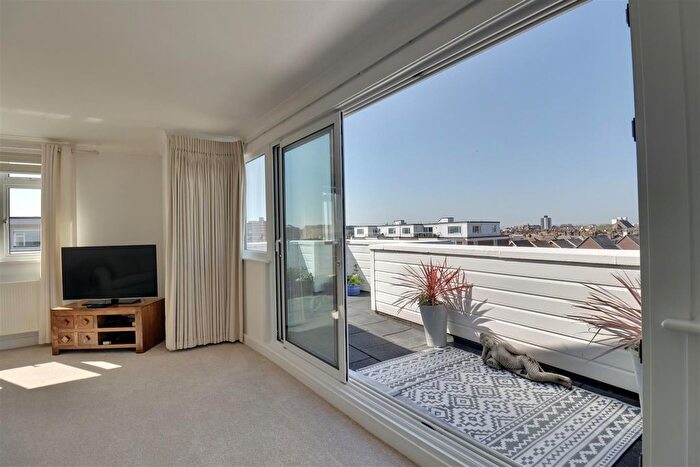 2 Bedroom Flat For Sale In Craneswater Park, Southsea, PO4