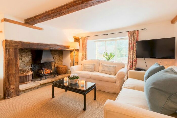 4 Bedroom Country House To Rent In The Square, Chipping Norton, OX7
