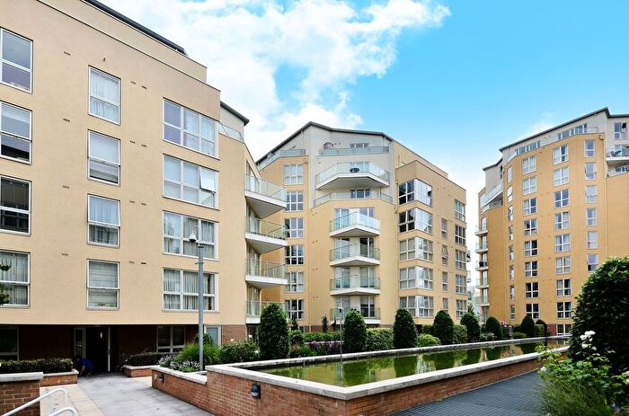 2 Bedroom Flat For Sale In Water Gardens Square, Canada Water, London, SE16