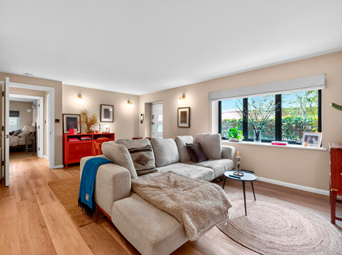 2 Bedroom Apartment To Rent In Queensbridge Road, London, E8