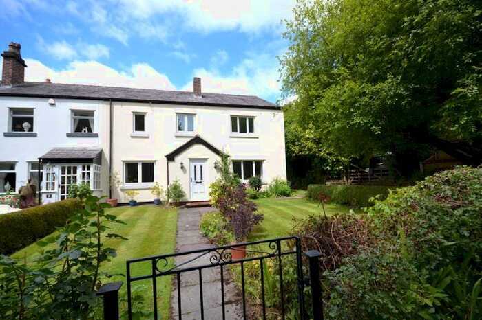 5 Bedroom Property For Sale In Sennicar Lane, Haigh, Wigan, WN2