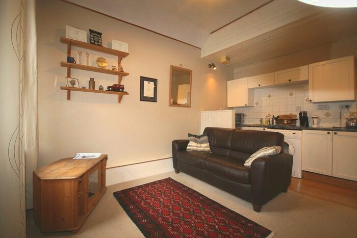 1 Bedroom Flat To Rent In Buccleuch Street, Edinburgh, EH8