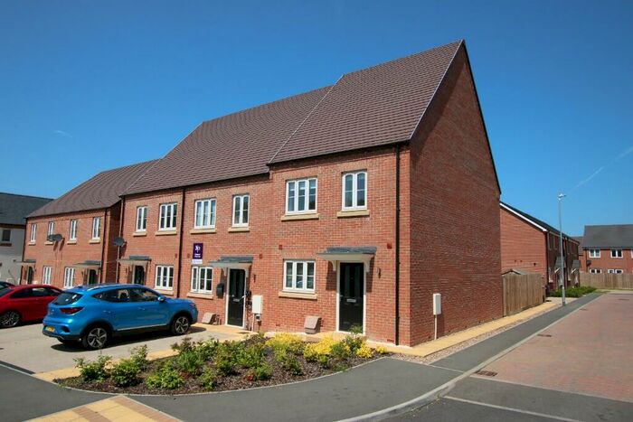 4 Bedroom End Of Terrace House To Rent In Station Road, NN14